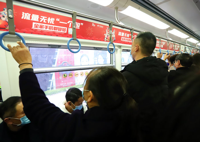 中国电信地铁品牌专列广告