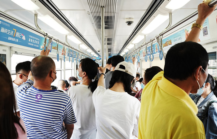 重庆农村商业银行地铁广告