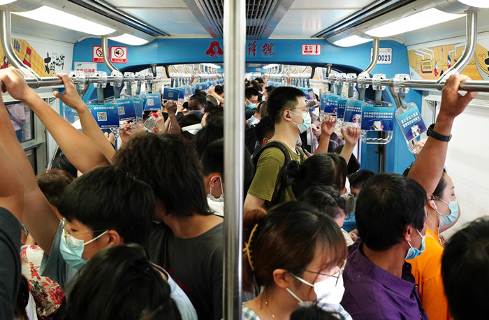 重庆统计局地铁拉手广告