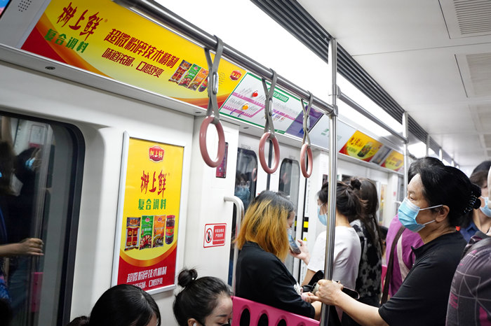 重庆树上鲜地铁广告案例