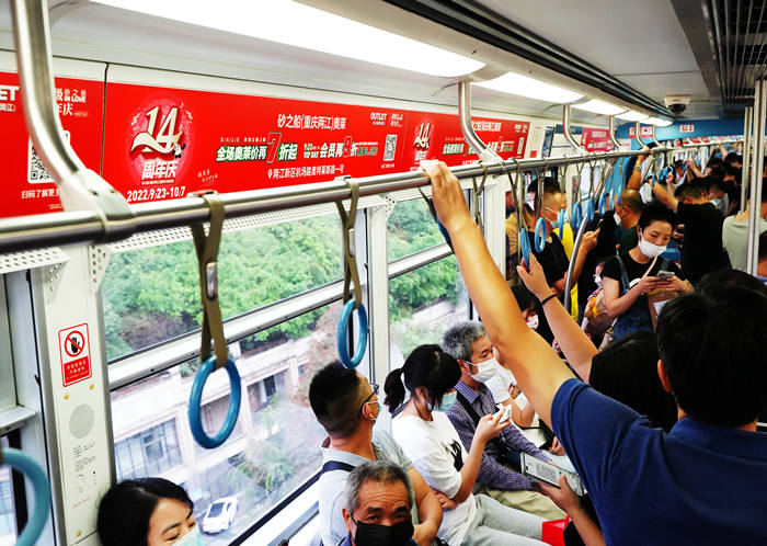 砂之船(两江)奥特莱斯地铁广告