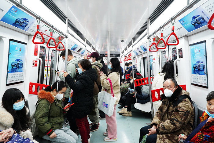 哪吒汽车地铁广告
