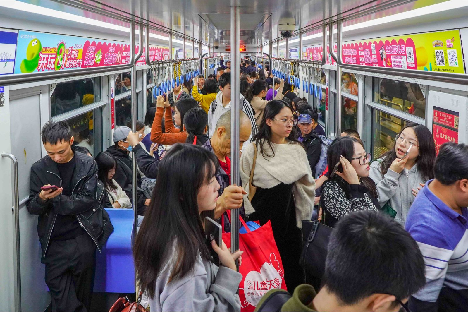 重庆万达广场地铁广告投放实景案例