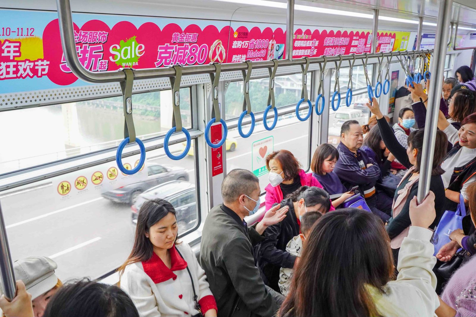 重庆万达广场地铁广告投放案例现场图