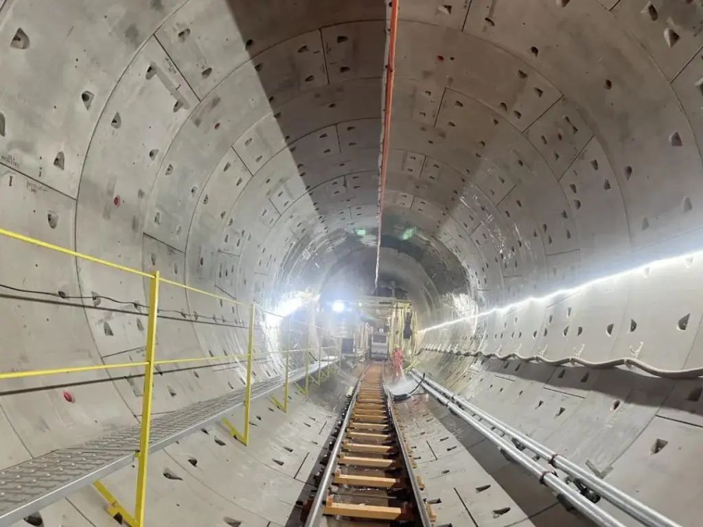 重庆地铁18号线北延伸段黄沙溪站至大坪西站TBM区间左线顺利贯通