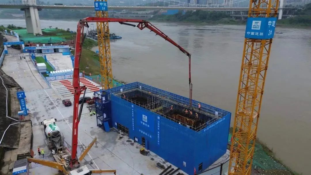 重庆地铁江跳线过江段建设现场