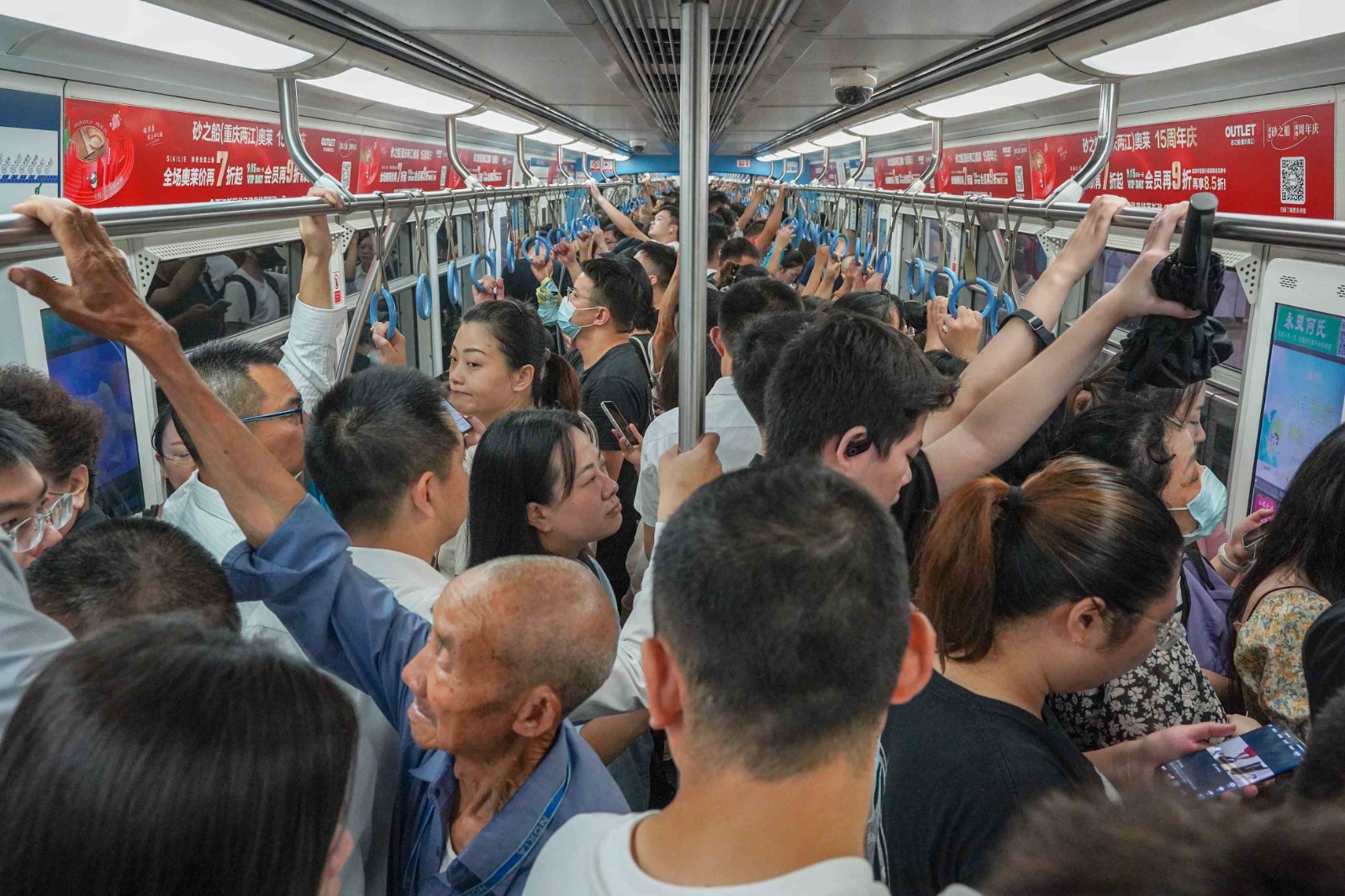 砂之船奥莱投放重庆地铁品牌专列广告案例