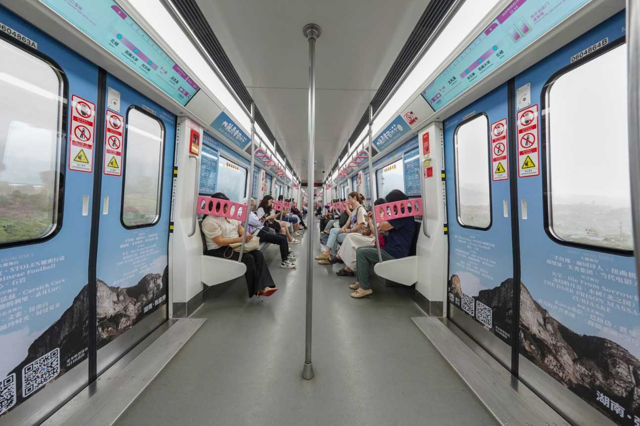 大麓音乐节投放重庆地铁内包车广告案例