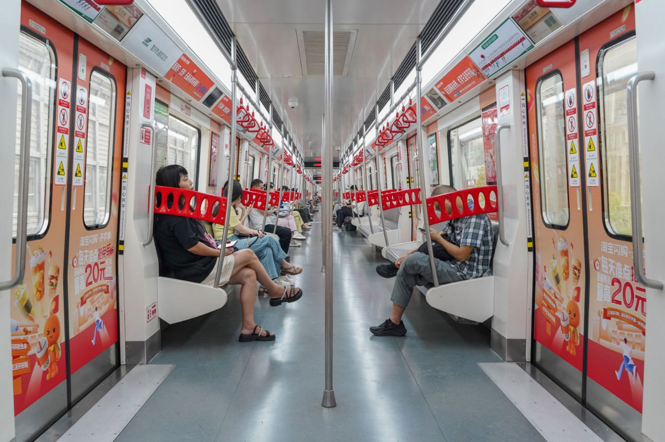 淘宝闪购投放重庆地铁内包车广告案例