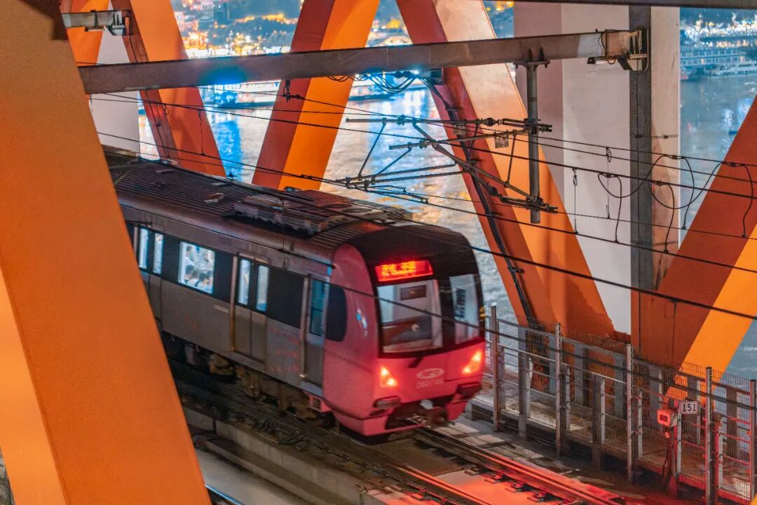 重庆轻轨广告